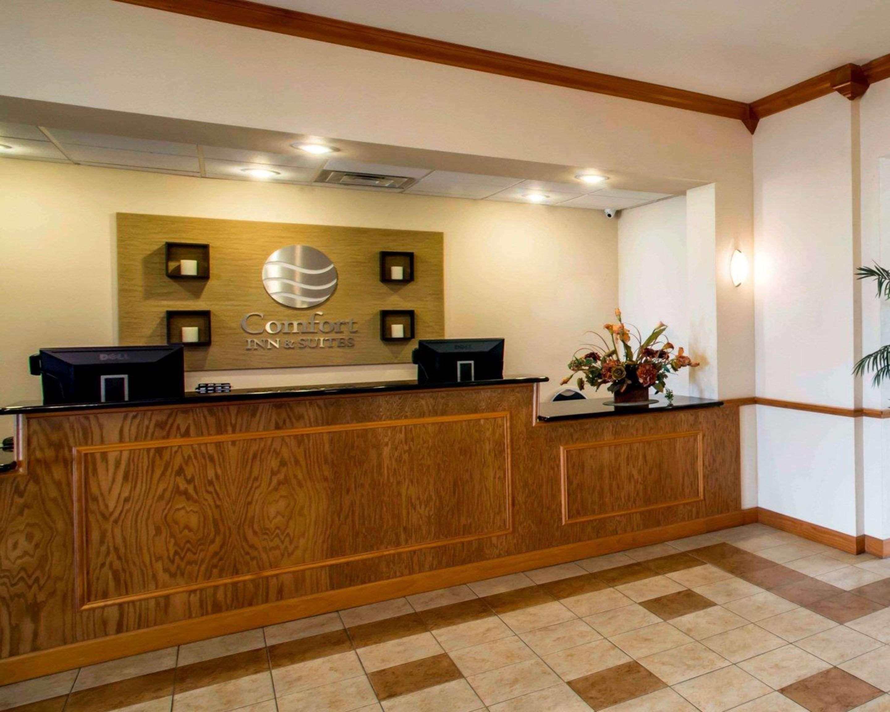 Comfort Inn & Suites Greenville I-70 Εξωτερικό φωτογραφία