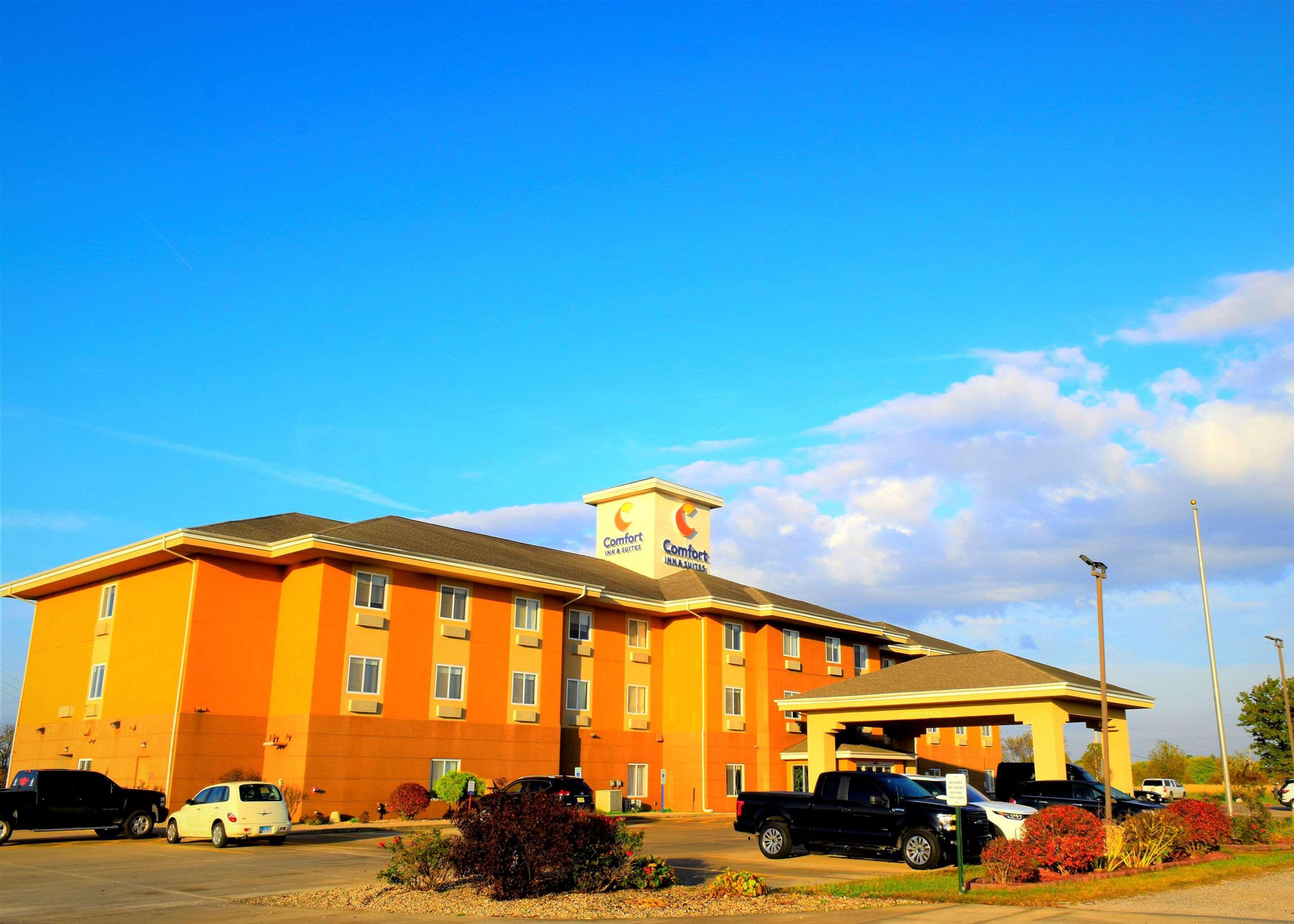 Comfort Inn & Suites Greenville I-70 Εξωτερικό φωτογραφία