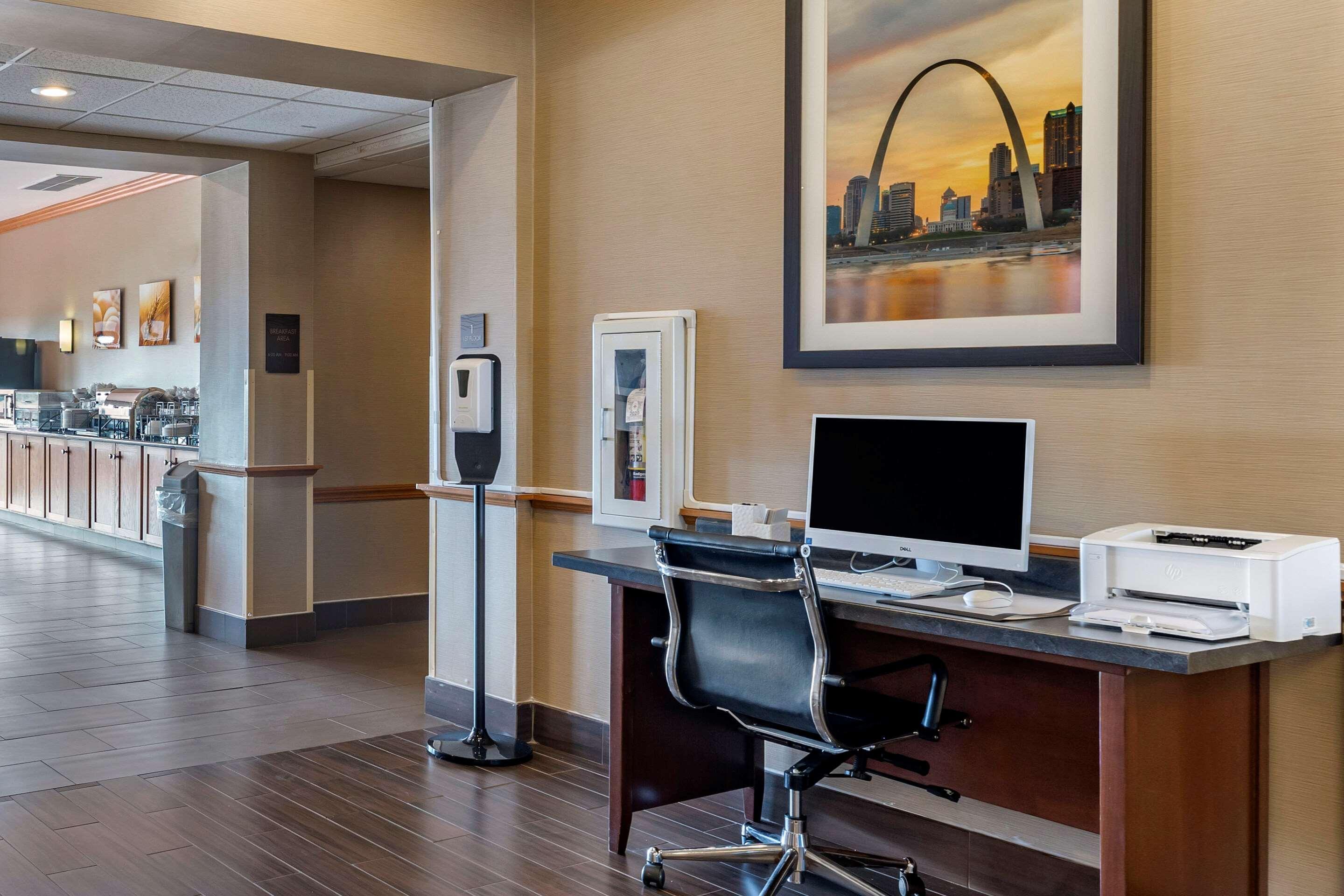 Comfort Inn & Suites Greenville I-70 Εξωτερικό φωτογραφία