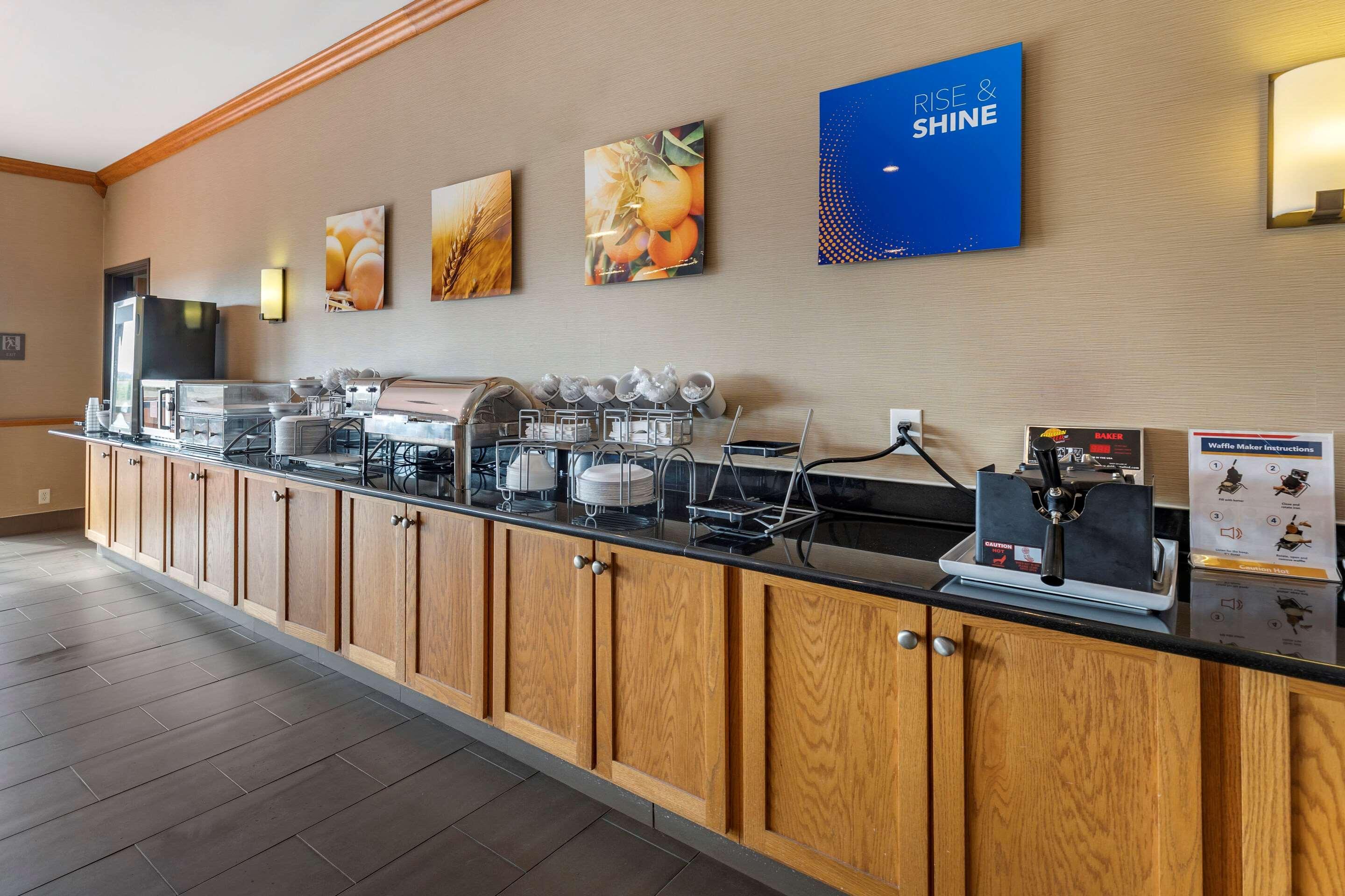 Comfort Inn & Suites Greenville I-70 Εξωτερικό φωτογραφία